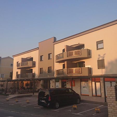 Beach Apartment With Large Terrace 50M From The Beach Pjescana Uvala Exterior photo