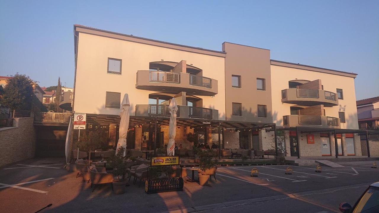 Beach Apartment With Large Terrace 50M From The Beach Pjescana Uvala Exterior photo