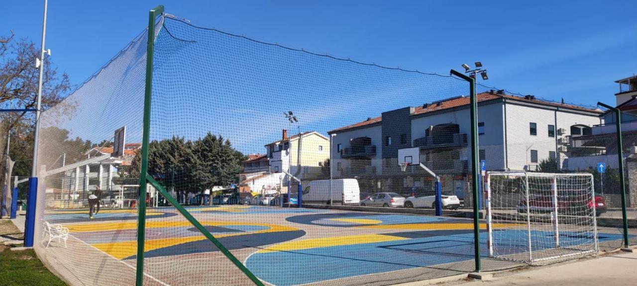 Beach Apartment With Large Terrace 50M From The Beach Pjescana Uvala Exterior photo
