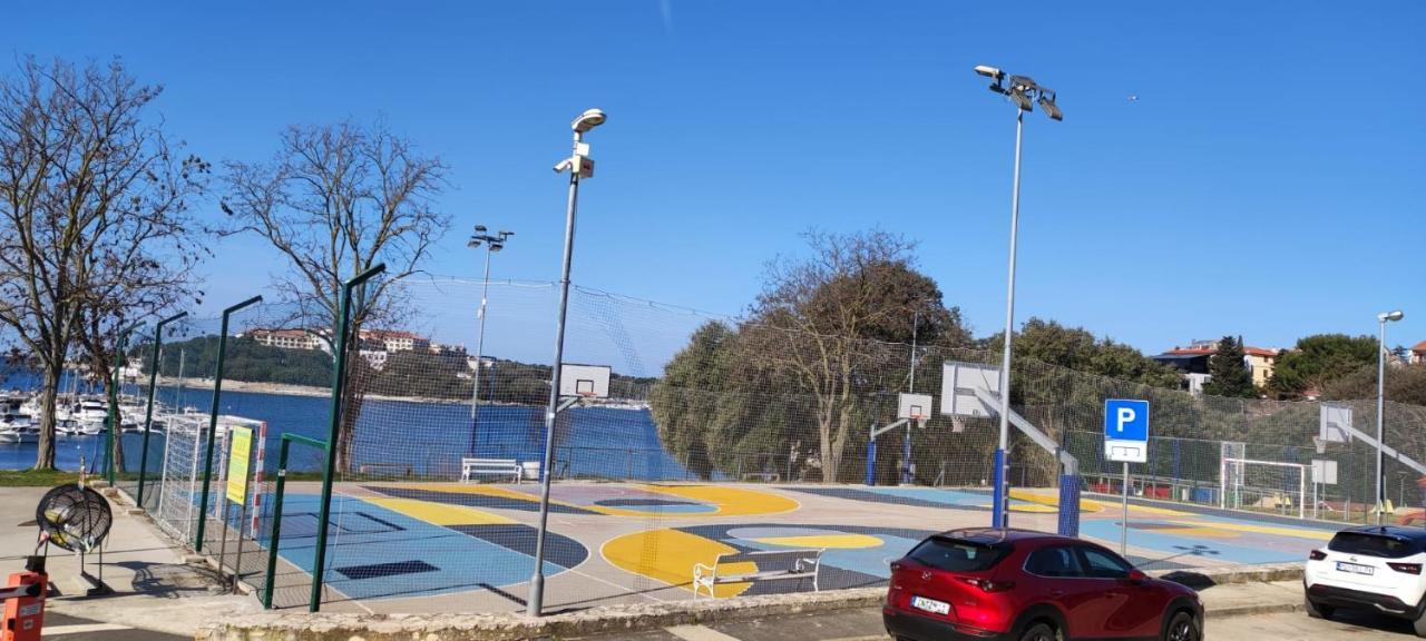 Beach Apartment With Large Terrace 50M From The Beach Pjescana Uvala Exterior photo