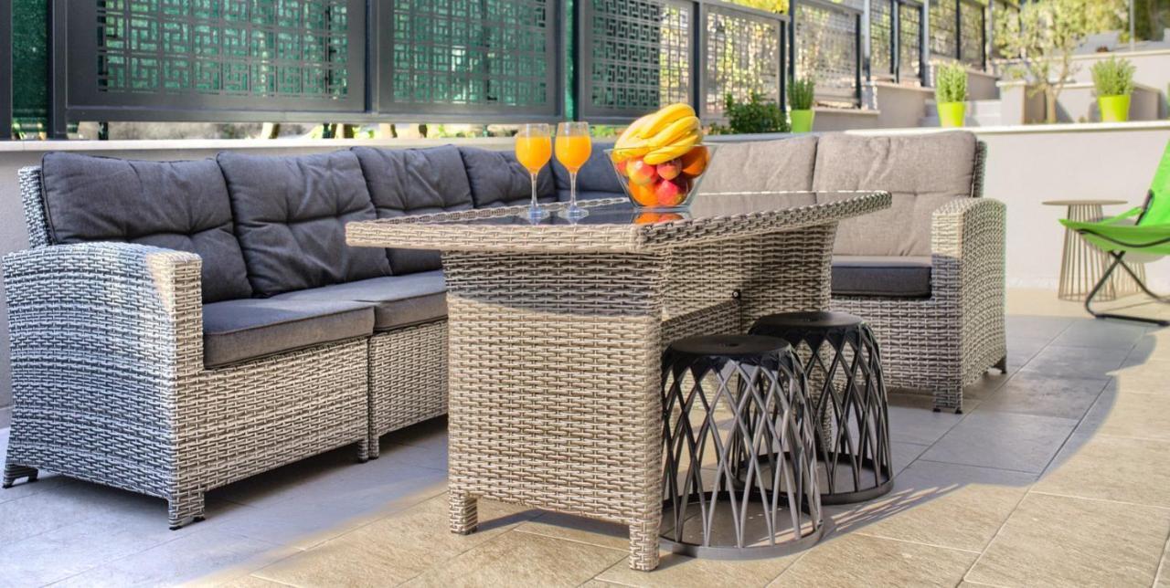 Beach Apartment With Large Terrace 50M From The Beach Pjescana Uvala Exterior photo